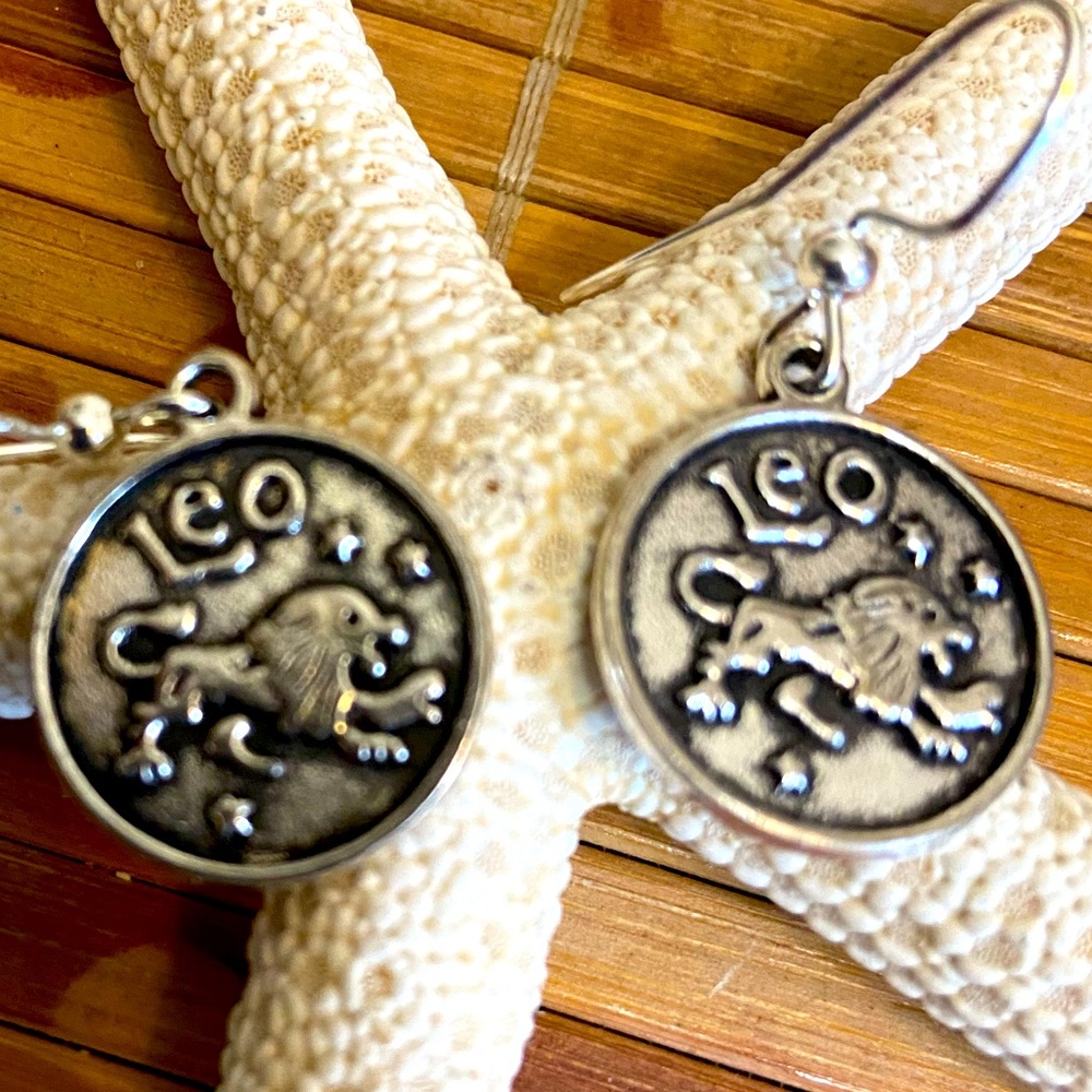 5/$10❤️❤️❤️NEW Leo Tibetan Silver Medallions Handmade Dangling Earrings